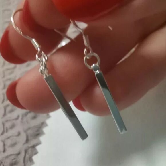 ✨New 925 Sterling Silver Skinny Vertical Bar Earrings - Picture 1 of 6